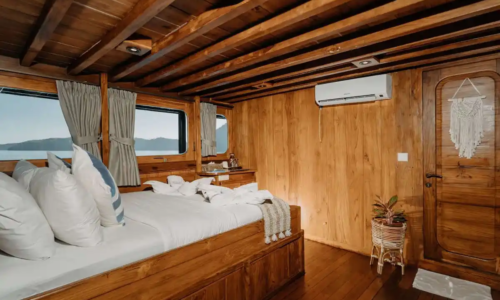 Adishree-Phinisi-Cabin-1-Upper-Deck (1)