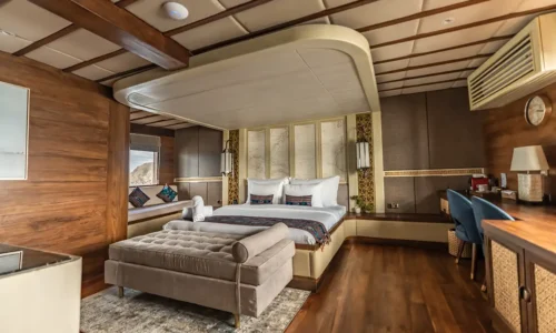 The-Maj-Oceanic-Commodore-Suite