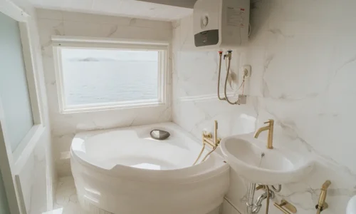 Suite-Cabin-Bathroom